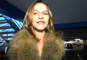 Amateur beauty worships every cock in an MMF