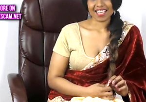 Exotic hottie wants to expose her wet slit here